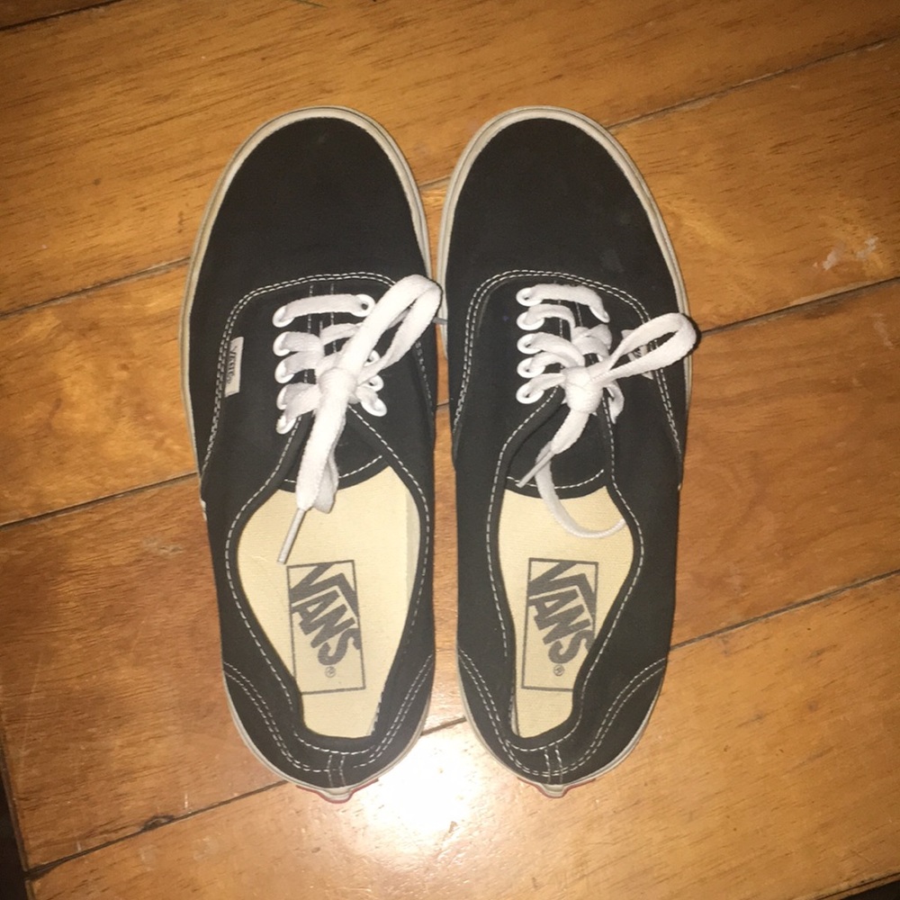 BLACK VANS AUTHENTIC CORE CLASSICS